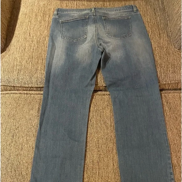 Prewash style size 12 Jeans by Apt 9 comfy and soft - Picture 2 of 3